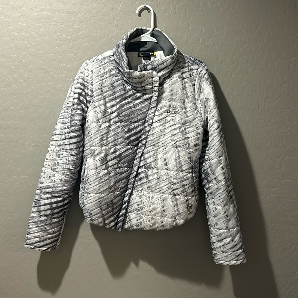 Grey puffer jacket/Under Armour/Medium